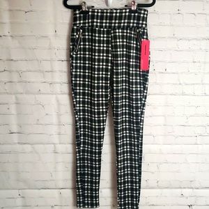 NWT! ShoSho Womens Leggings..Black and white plaid..Size M